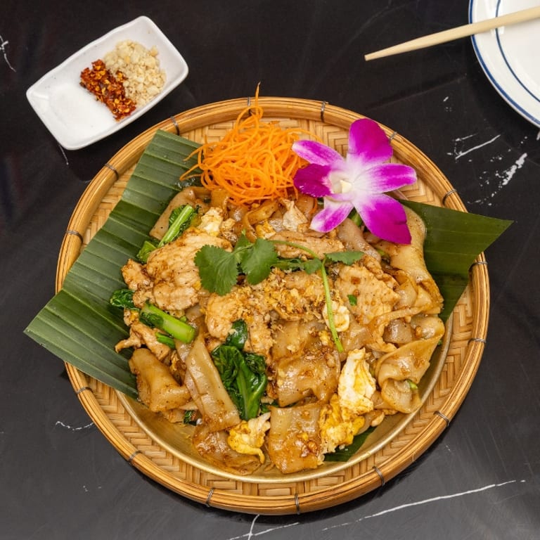 Fresh Seafood Delights: Thai, Japanese, and More